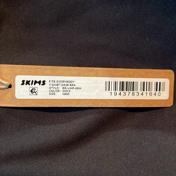 NEW SKIMS FITS EVERYBODY T SHIRT DEMI BRA IN ONYX - Picture 6 of 6